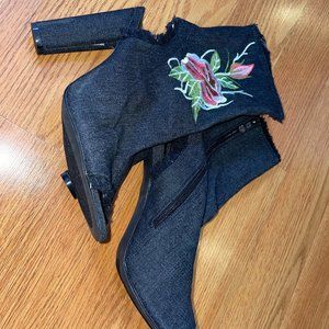 CAPE ROBBIN BOOTIES SIZE 10
